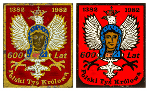 Zdjęcie 021. Przypinka o treści: 1382–1982, 600 Lat Polski Tyś Królową. Dwa różne obrazy tego samego obiektu oświetlonego w inny sposób.