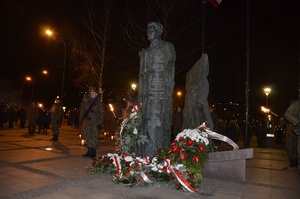 Uroczysty capstrzyk pod pomnikiem Żołnierzy Wyklętych w Rzeszowie. Fot. K. Gajda-Bator
